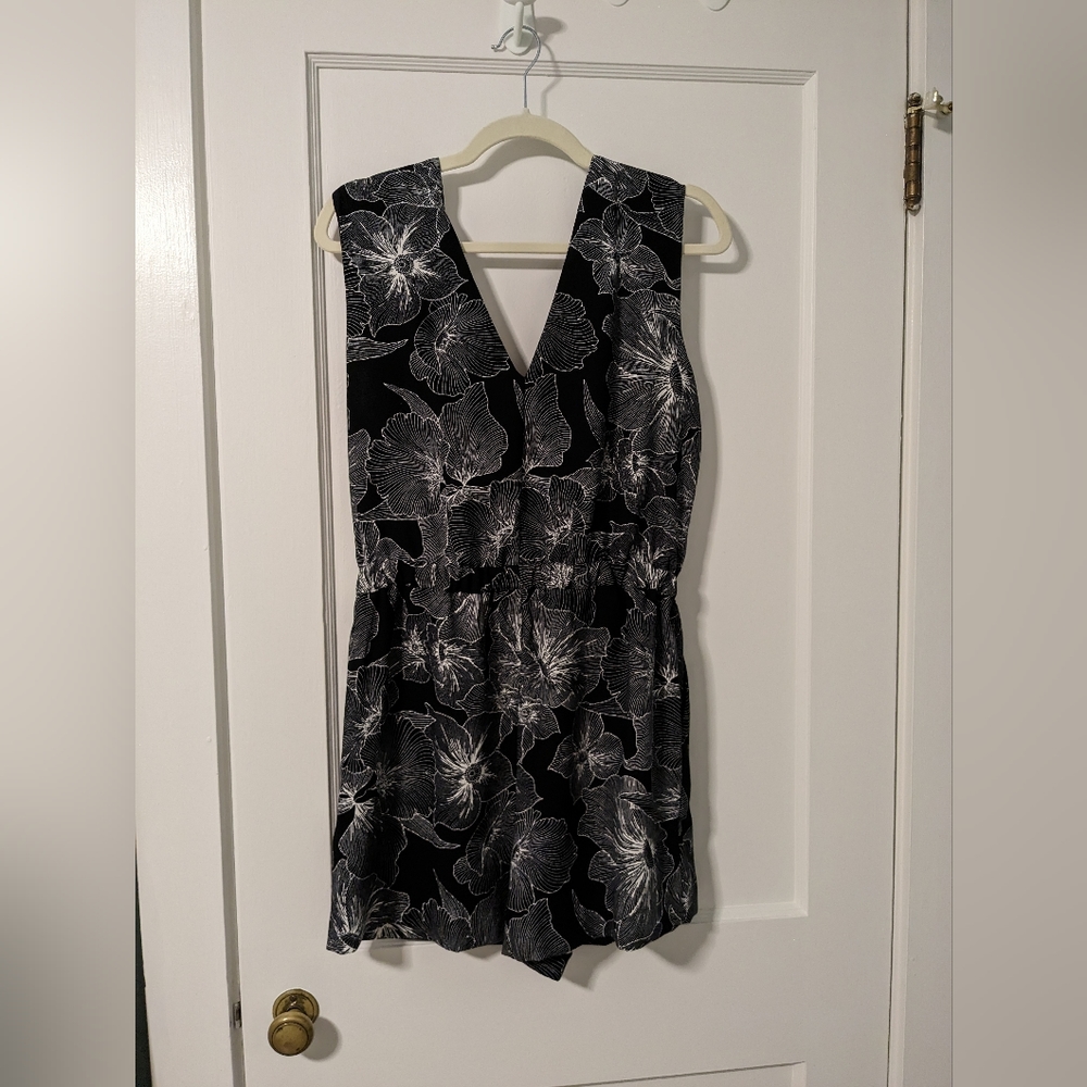 NWOT LOFT Romper with Pockets